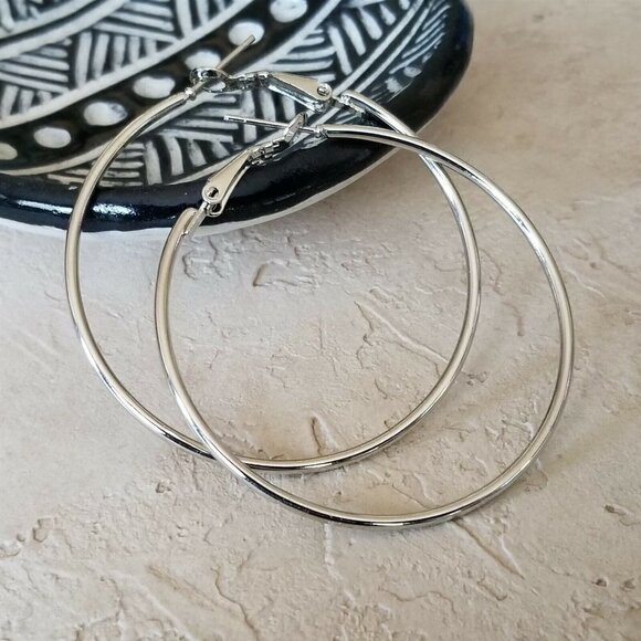 Minimalist Classic Sleek Silver Large Hoop Earrings 50mm 2" Leverback - Picture 4 of 6